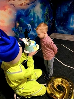 Именинник с тортом в Alterra VR