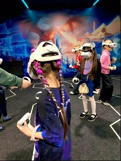 Ребёнок играет в VR в Alterra VR